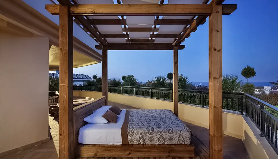 کریستال سانست لاکچری ریزورت